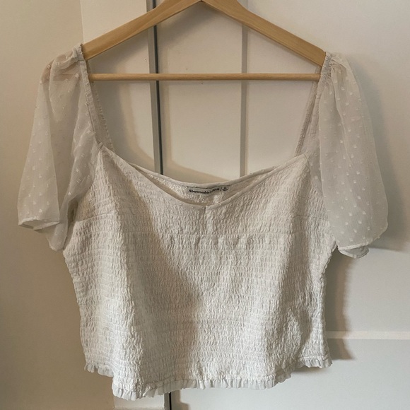 Abercrombie & Fitch Tops - A&F White Lace Sleeve Crop Top 🌸